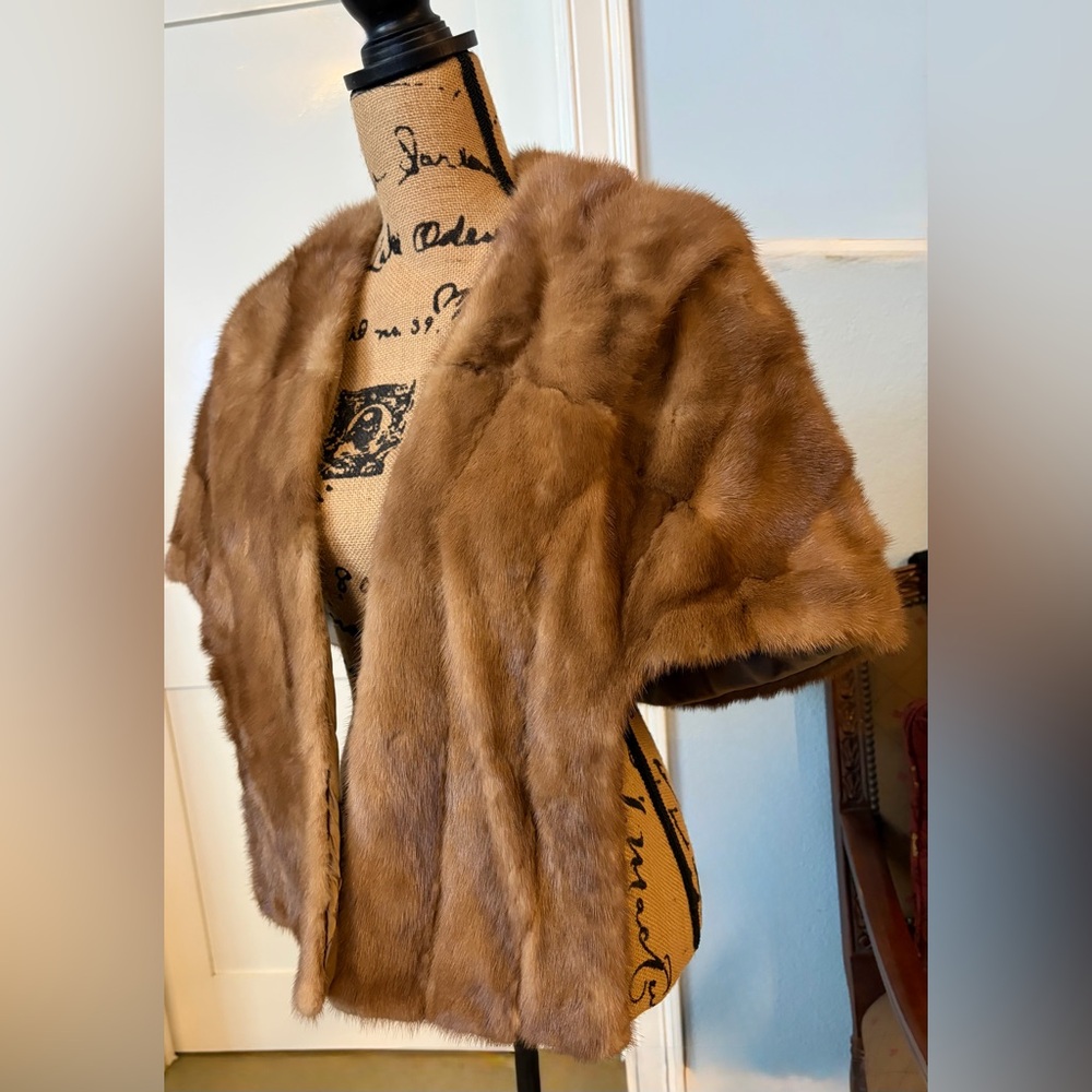 Mink Capulet | 20Th Century. Palomino Color.